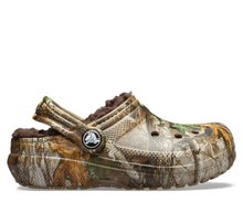 Load image into Gallery viewer, Kids Classic Fuzz Lined Realtree - FINAL SALE
