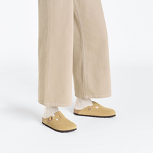 Load image into Gallery viewer, Boston Suede Latte Cream (Women)
